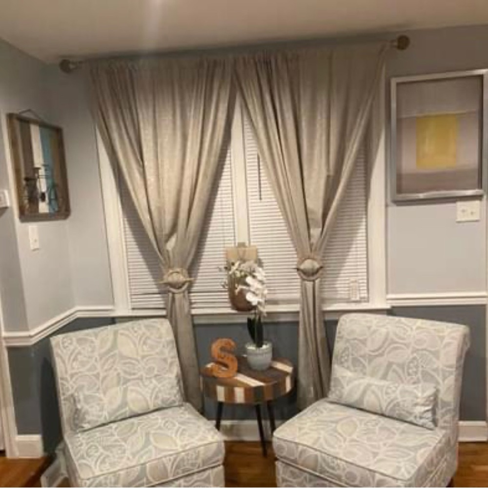 Accent chairs